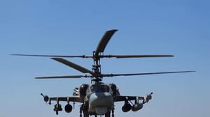 Новости Экипаж Ка-52 ударил по националистам авиационными ракетами