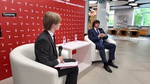 Вести. Регион-Тюмень Максим Афанасьев провел "Классную встречу" с тюменским школьниками