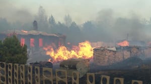Вести Огонь уничтожил десятки домов в тамбовских поселках