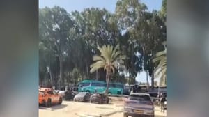 Новости Грузовик протаранил остановку в районе штабов Моссад и разведки ЦАХАЛ