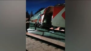 Вести. Дежурная часть Проводницу поезда Мурманск – Санкт-Петербург зажало между вагонами