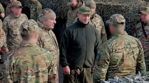 Vesti - Amur Region Yuri Trutnev übergibt Ausrüstung und Waffen an die SVO Zone