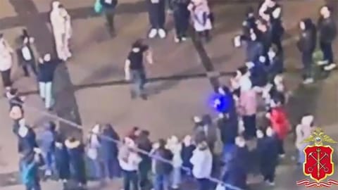 En San Petersburgo detuvo a un migrante que bailaba en el centro comercial Lezginka con un arma